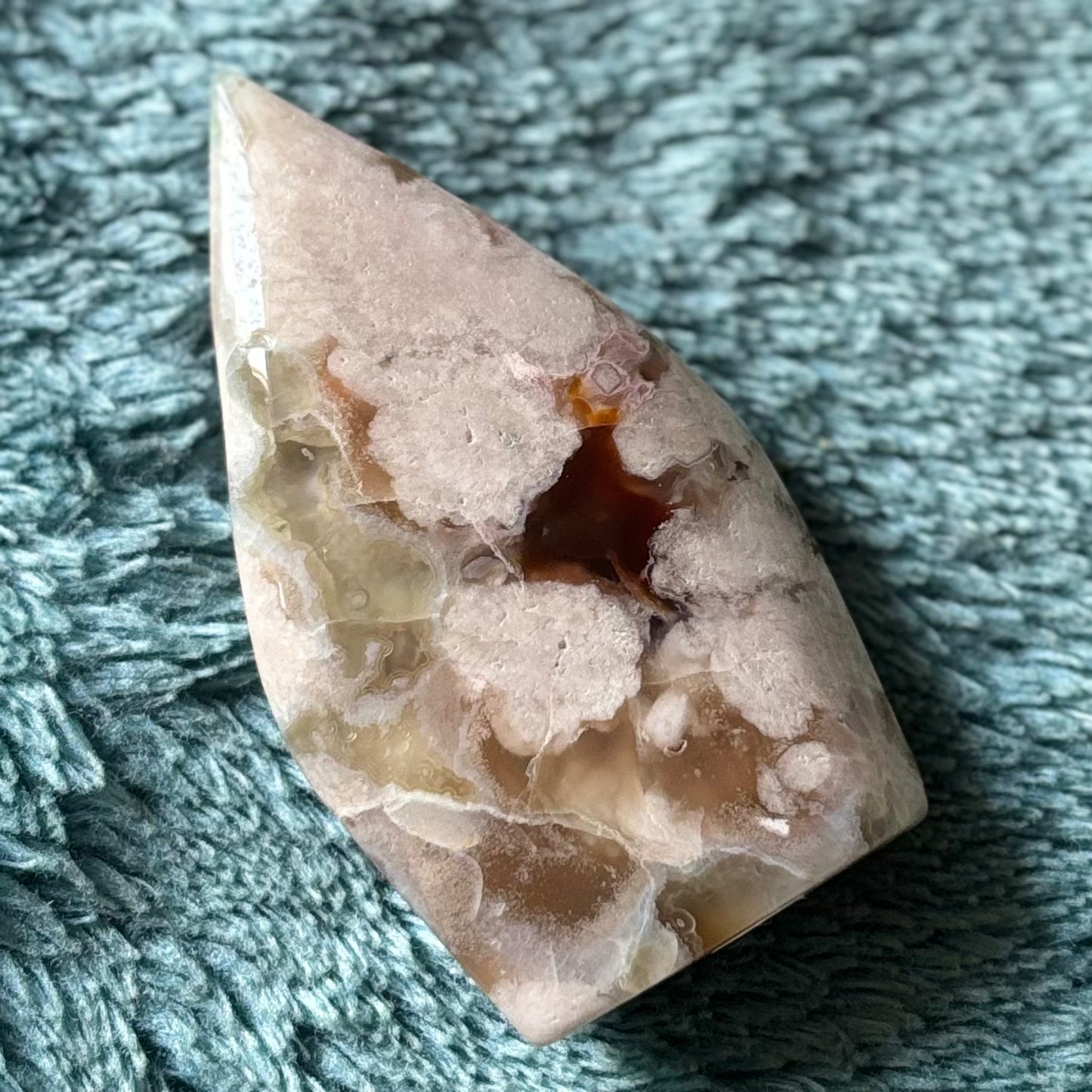 Flower agate flame Crystal - Witch, Pagan, Witchcraft, Altar, Spiritual