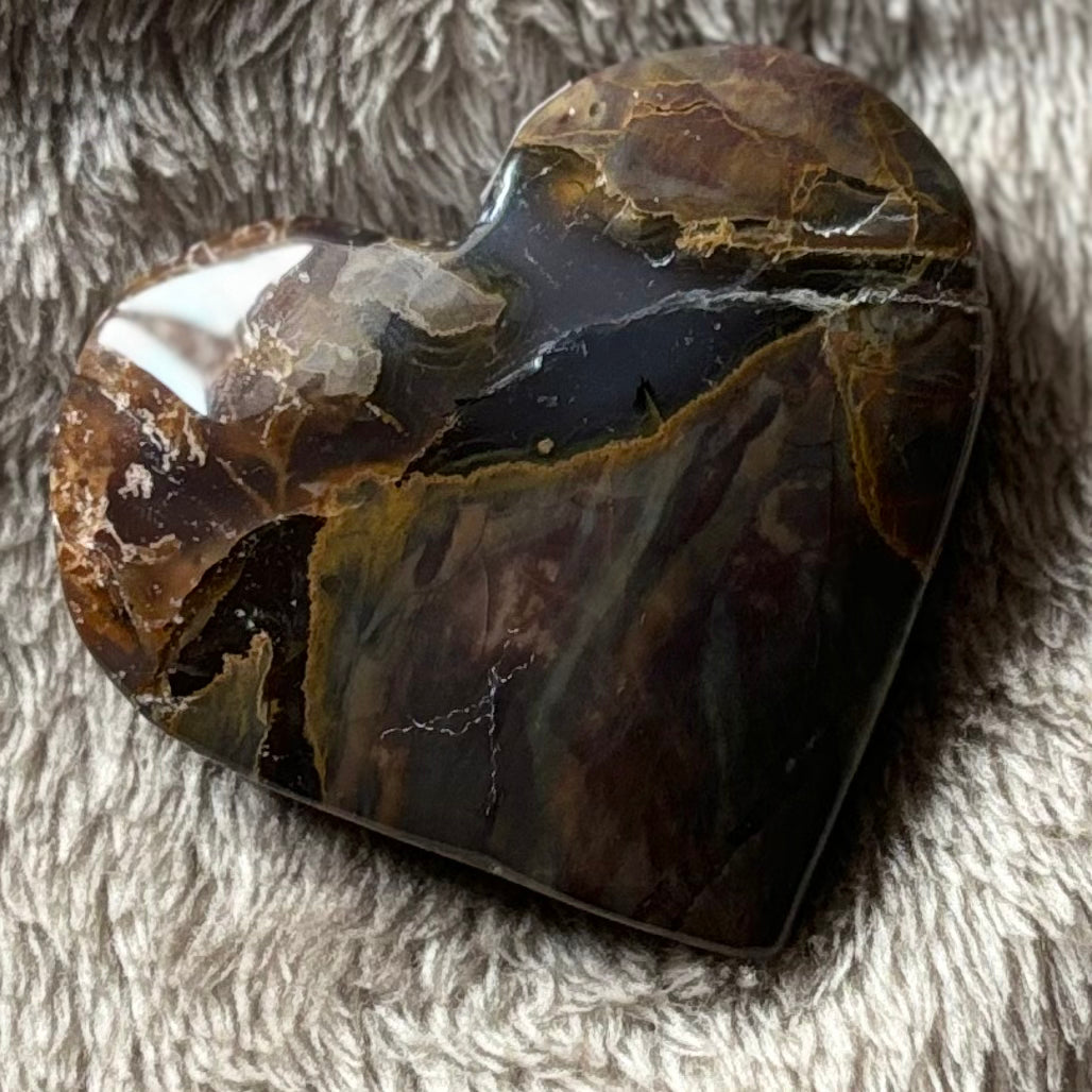 Moss agate heart Crystal - Witch, Pagan, Witchcraft, Altar, Spiritual