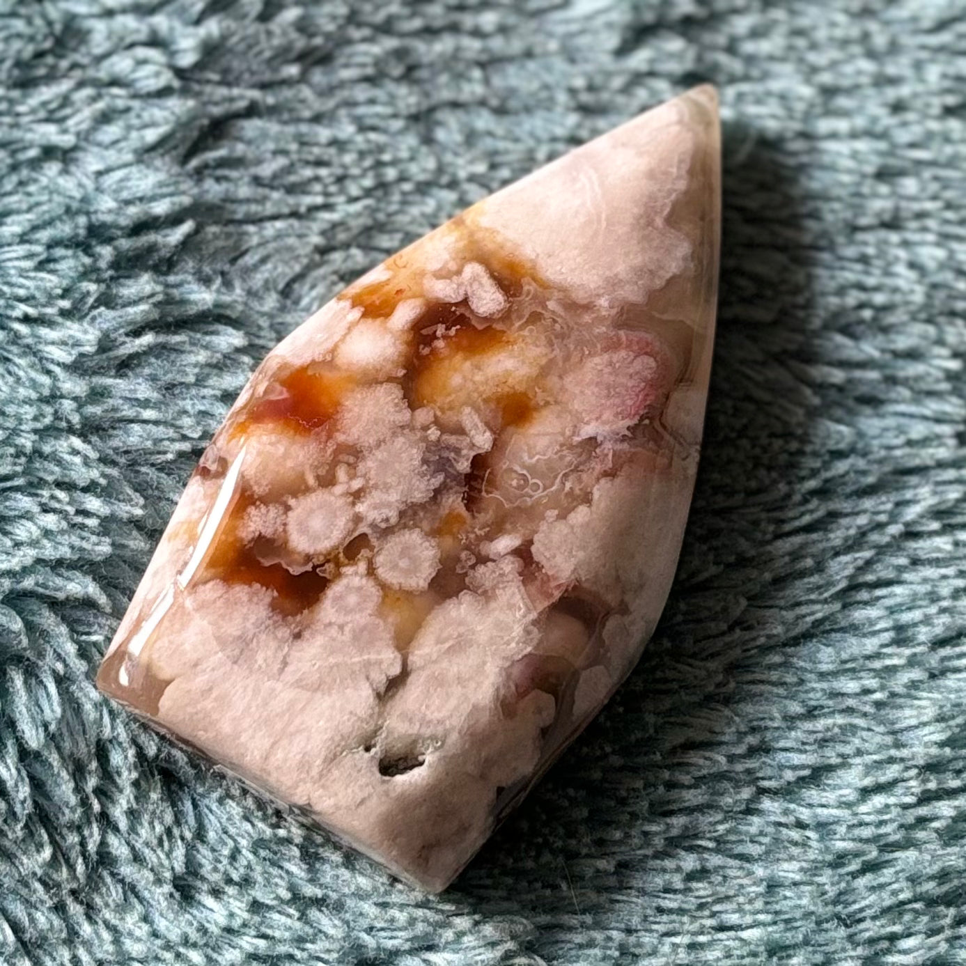 Flower agate flame Crystal - Witch, Pagan, Witchcraft, Altar, Spiritual