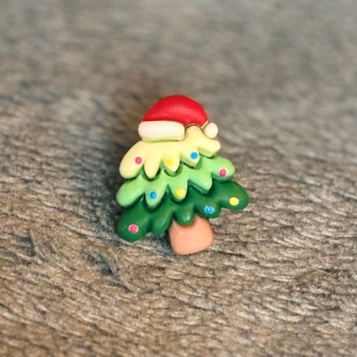 Christmas tree with Santa hat Christmas croc charm - Fashion Deco - Seasonal