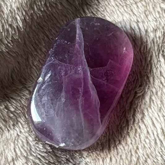 Fluorite palm stone