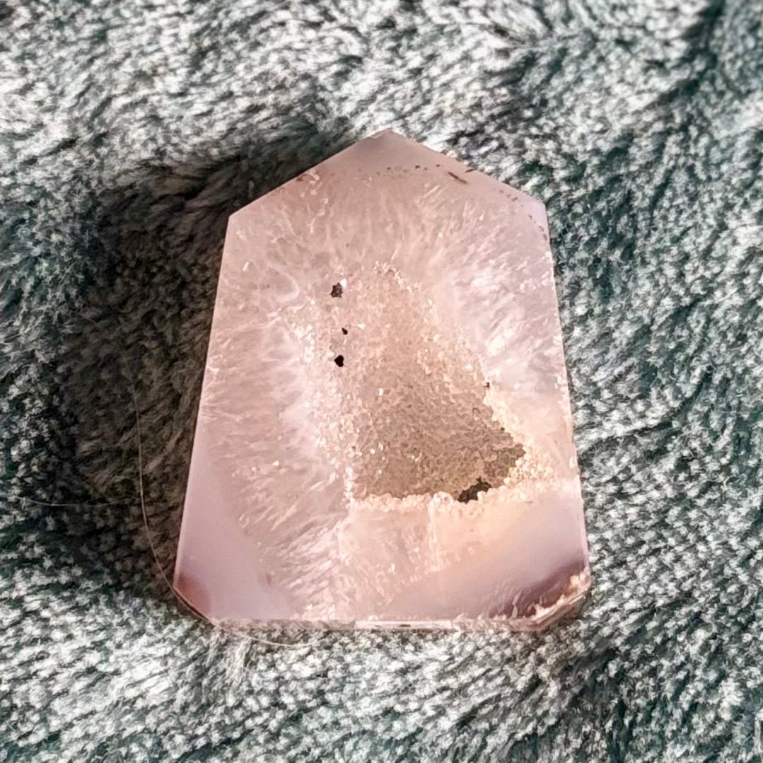 druzy Agatę tower, crystal, spiritual front