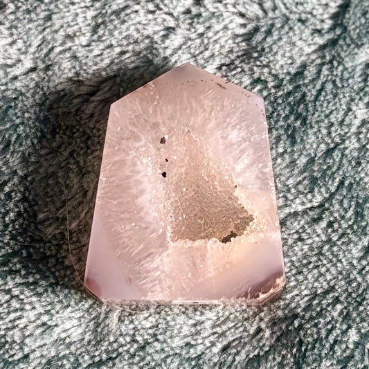 druzy Agatę tower, crystal, spiritual front